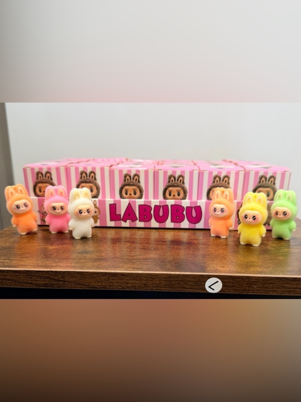 (1) LABUBU Blind Box mini keychain Figure - Picture 4 of 4